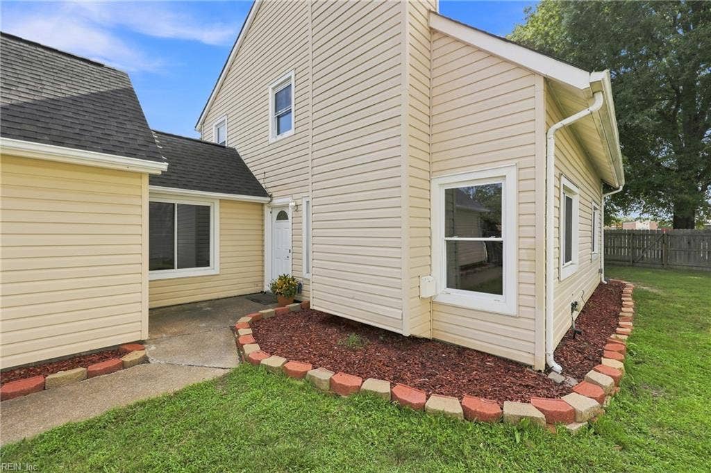 1517 Newport Circle, Virginia Beach, VA 23453 Clean canvas for your landscaping ideas.