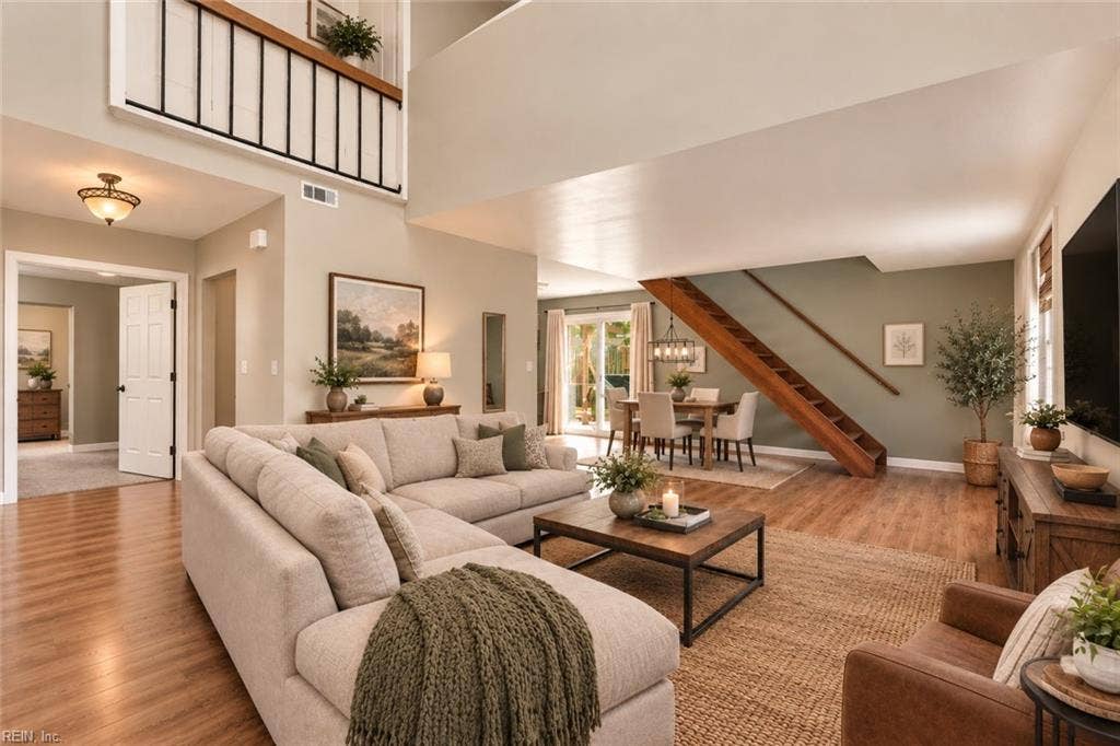 1517 Newport Circle, Virginia Beach, VA 23453 VIRTUALLY STAGED LIVING ROOM