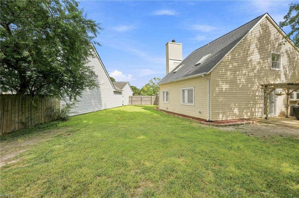 1517 Newport Circle, Virginia Beach, VA 23453 Lots of yard space