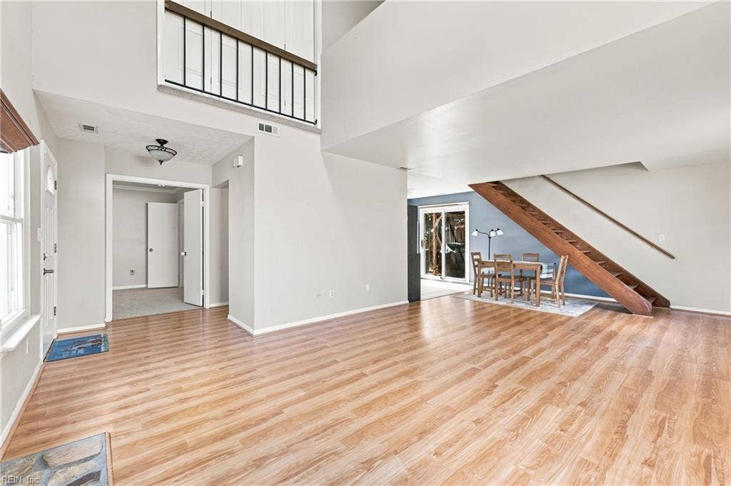 1517 Newport Circle, Virginia Beach, VA 23453 Living room
