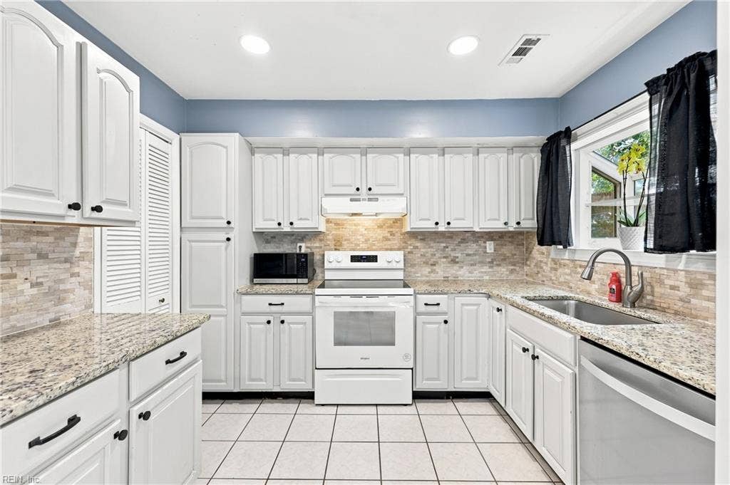 1517 Newport Circle, Virginia Beach, VA 23453 1517 Newport Circle, Virginia Beach, VA 23453