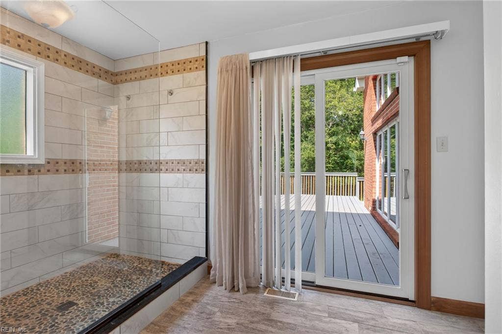 9327 Rivershore Drive, Suffolk, VA 23433 9327 Rivershore Drive, Suffolk, VA 23433