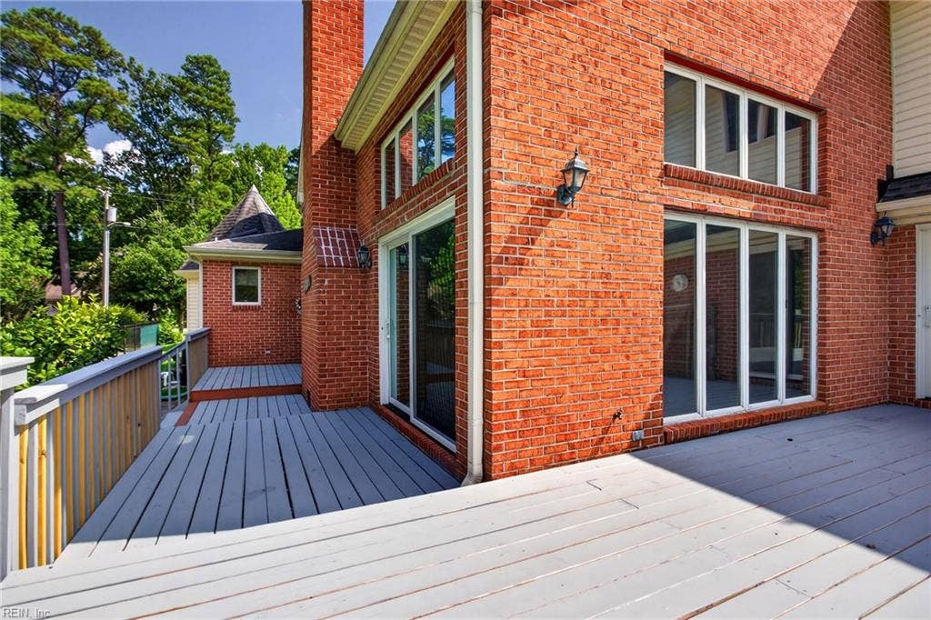 9327 Rivershore Drive, Suffolk, VA 23433 9327 Rivershore Drive, Suffolk, VA 23433