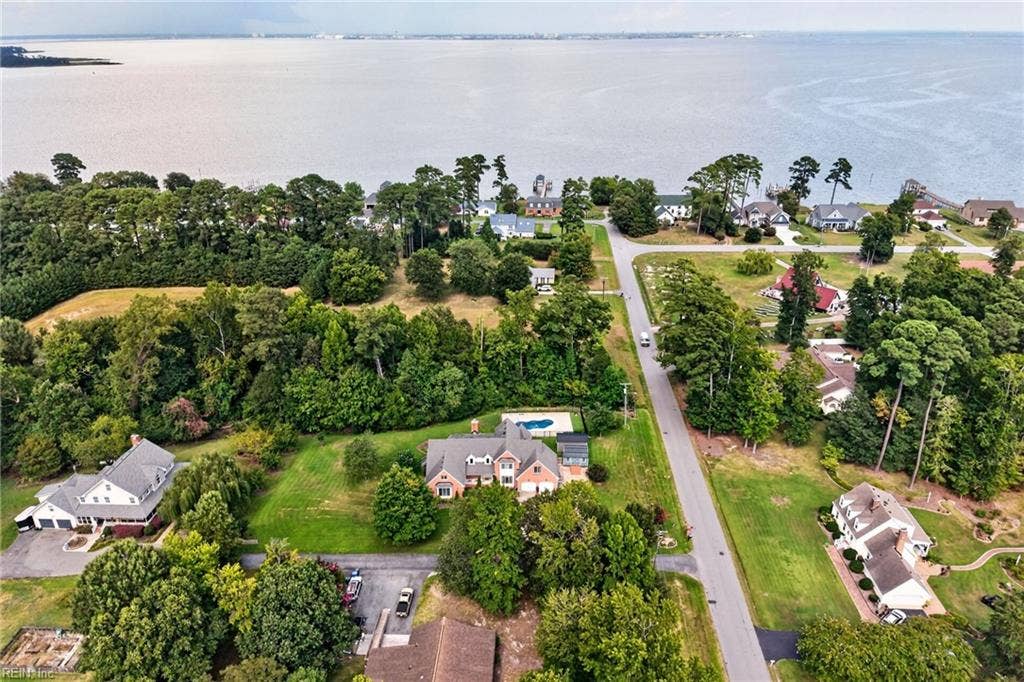 9327 Rivershore Drive, Suffolk, VA 23433 9327 Rivershore Drive, Suffolk, VA 23433