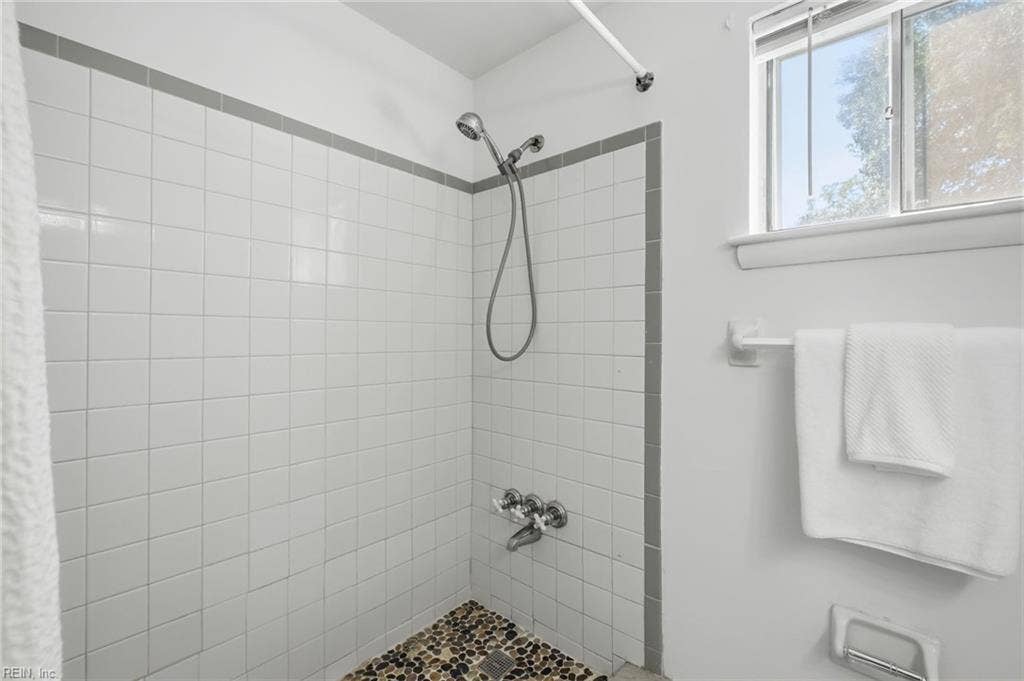556 Caren Drive, Virginia Beach, VA 23452