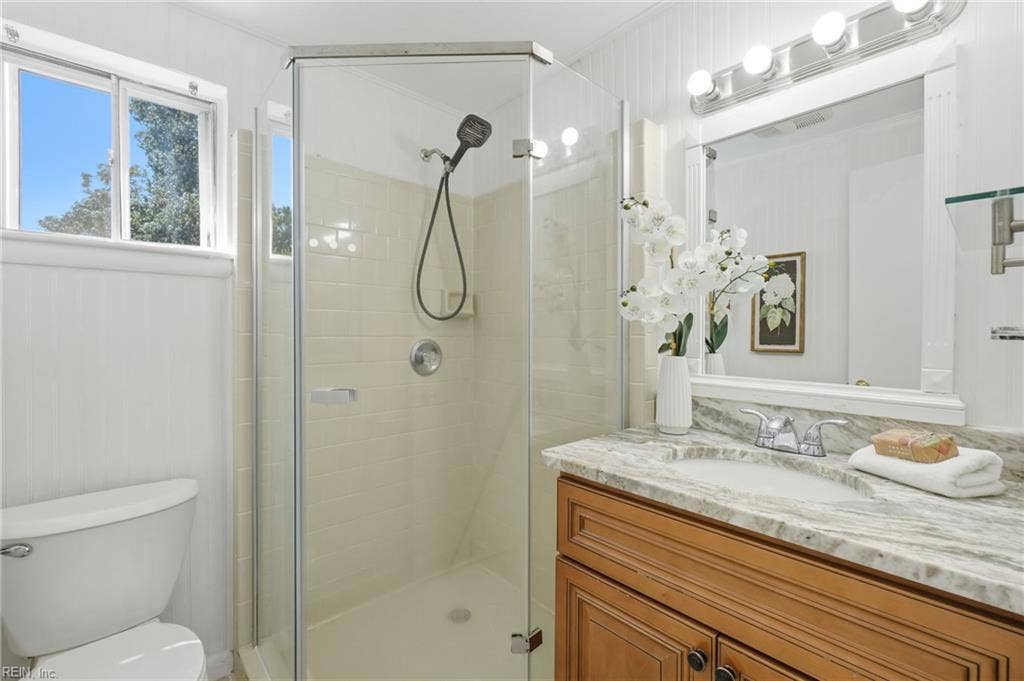 556 Caren Drive, Virginia Beach, VA 23452