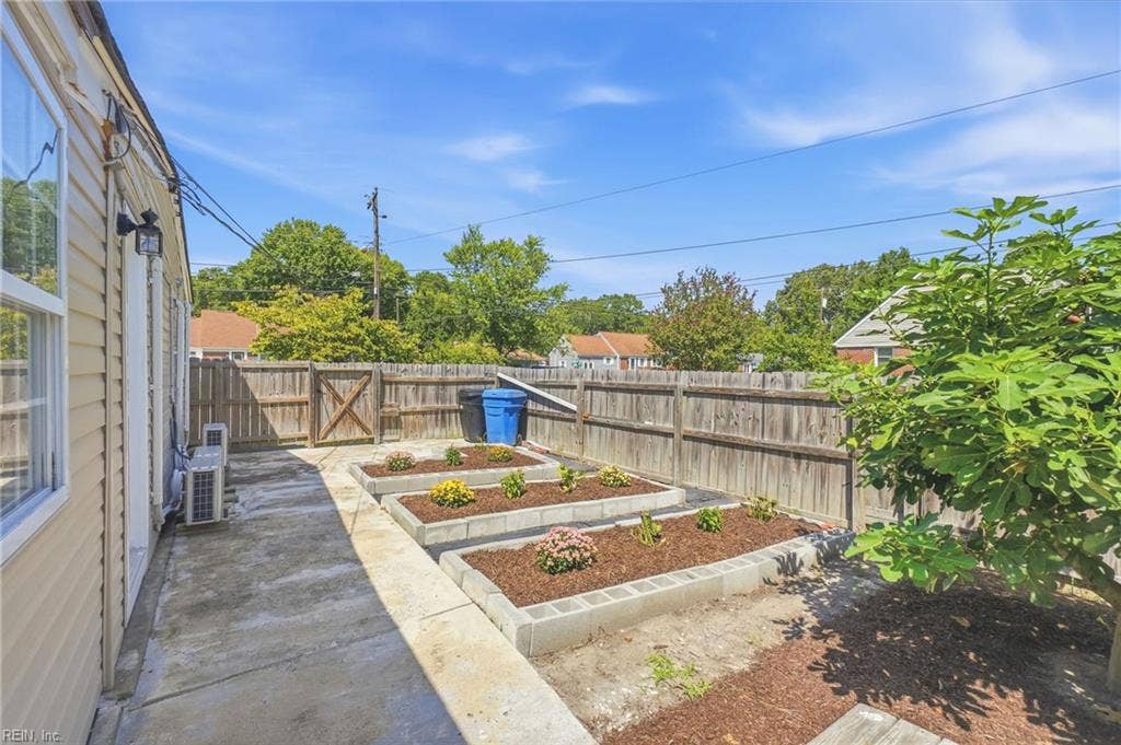556 Caren Drive, Virginia Beach, VA 23452