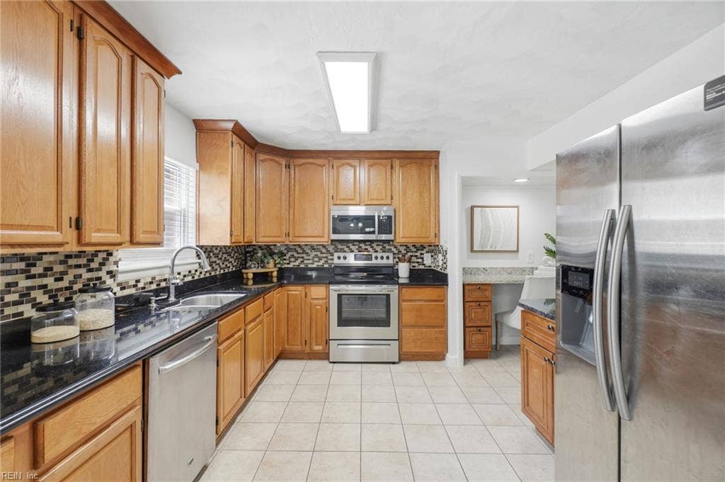 556 Caren Drive, Virginia Beach, VA 23452