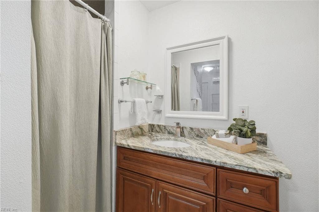 556 Caren Drive, Virginia Beach, VA 23452