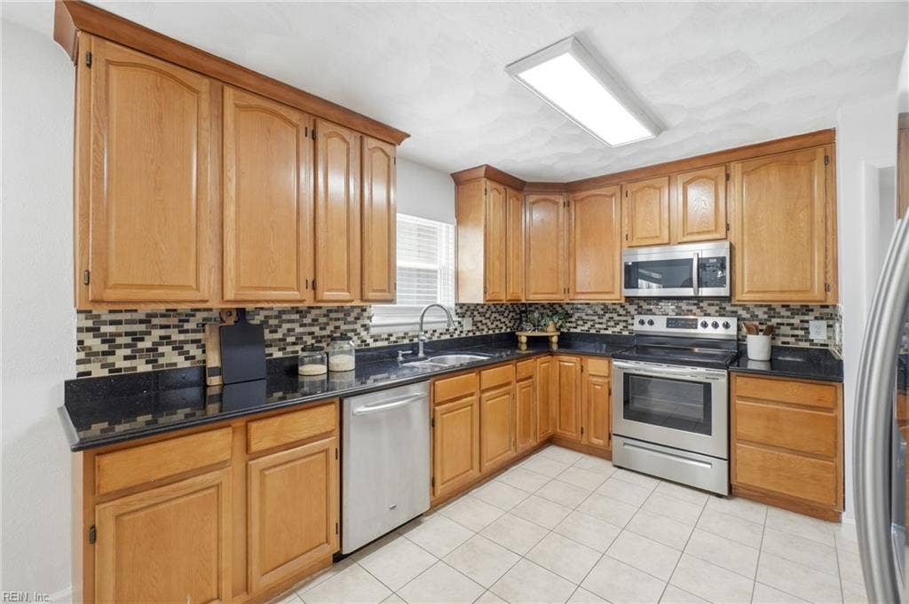 556 Caren Drive, Virginia Beach, VA 23452
