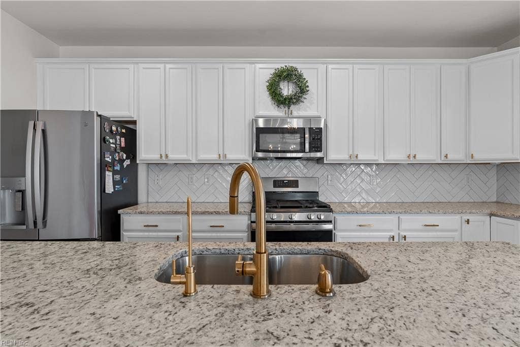 111 Brookside Lane, Suffolk, VA 23434 111 Brookside Lane, Suffolk, VA 23434