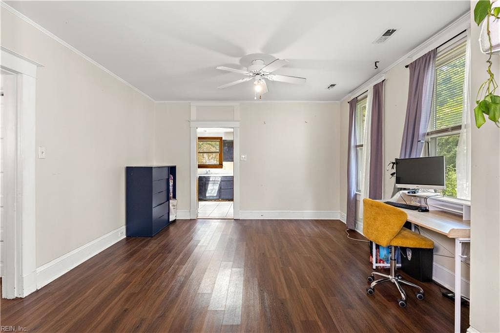 Dining room or office flex space