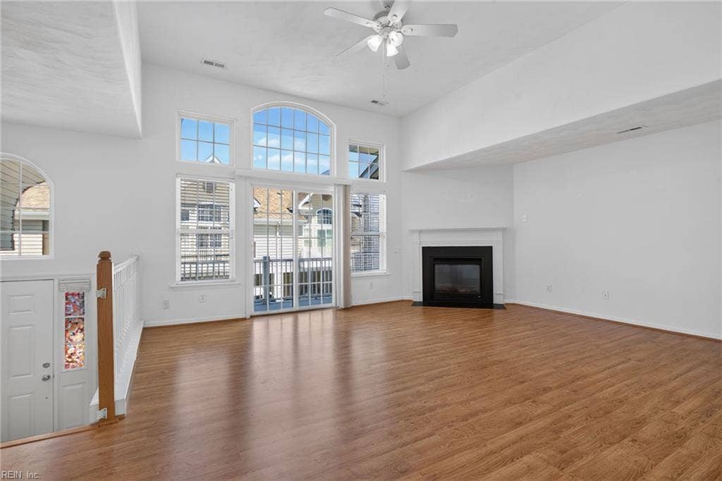 3943 Filbert Way, Carriage Homes @ Towne Sq, Virginia Beach, VA 23462 Welcome home to light and airy style in Virginia Beach!