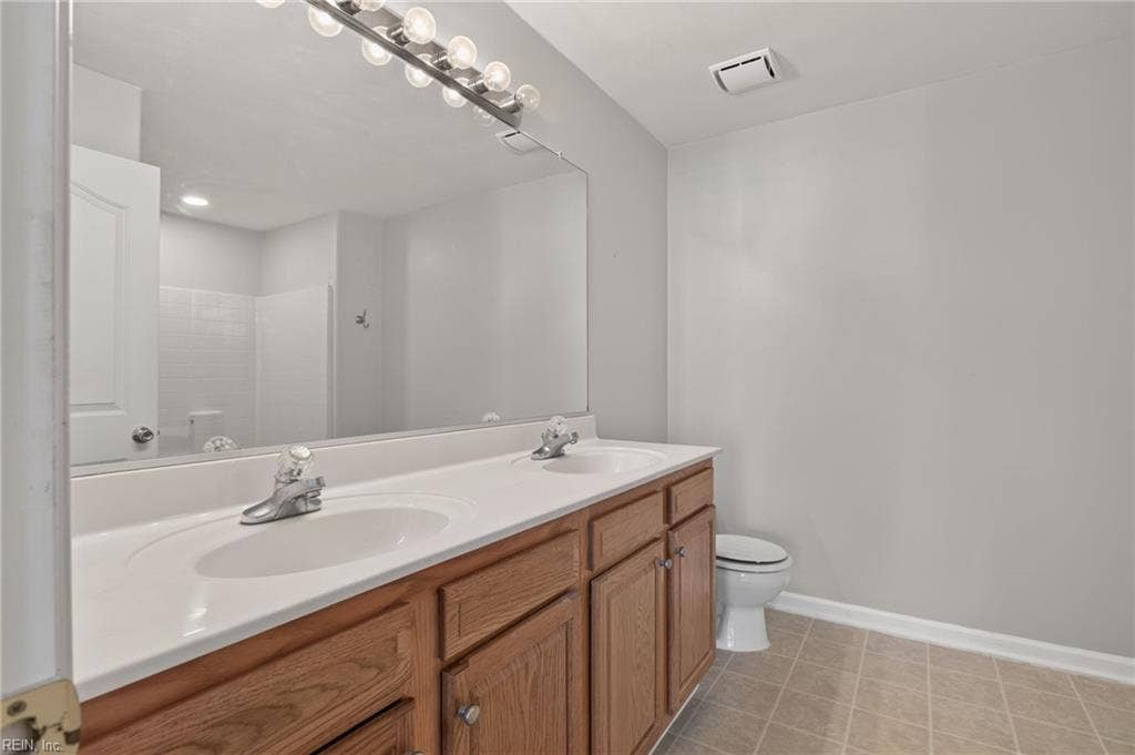3943 Filbert Way, Carriage Homes @ Towne Sq, Virginia Beach, VA 23462 Very large, double vanity primary bath.