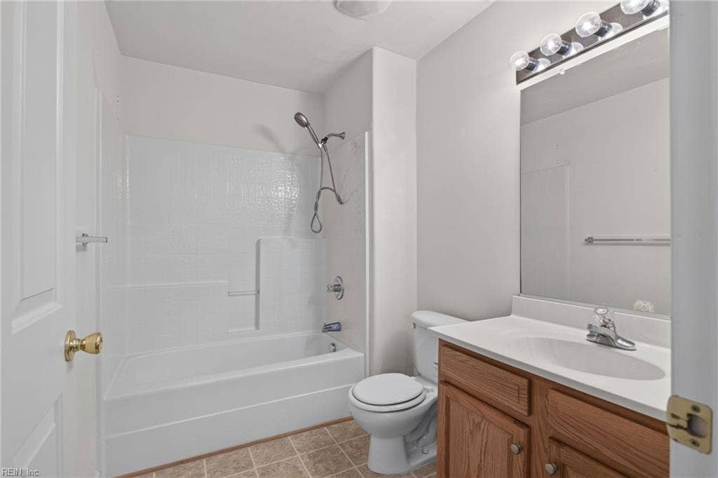 3943 Filbert Way, Carriage Homes @ Towne Sq, Virginia Beach, VA 23462 Hall bath.