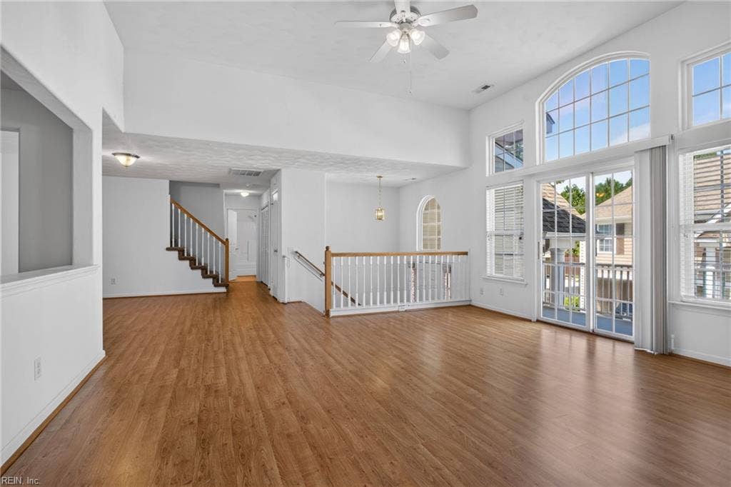 3943 Filbert Way, Carriage Homes @ Towne Sq, Virginia Beach, VA 23462 The expansive great room is filled with natural light.