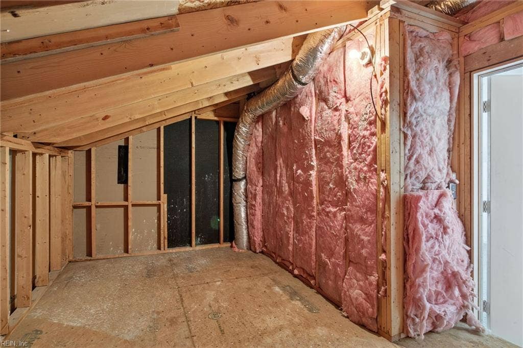 3943 Filbert Way, Carriage Homes @ Towne Sq, Virginia Beach, VA 23462 Large walk-in attic.