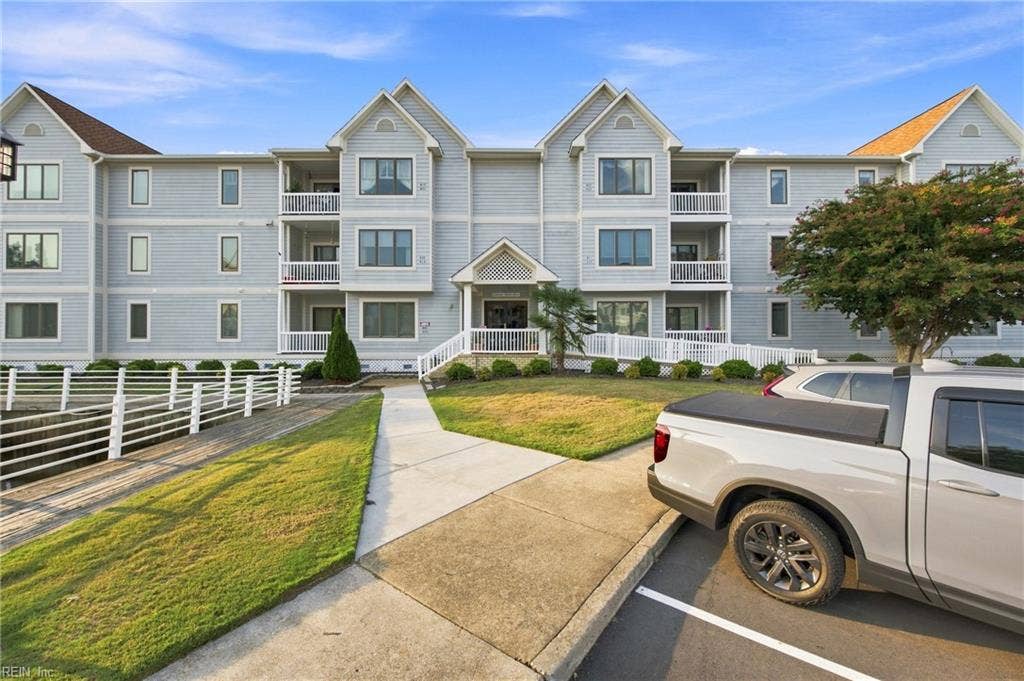 5 Harbor Watch Drive, #405, Chesapeake, VA 23320