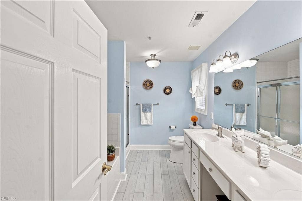 Soaker Tub and separate shower
