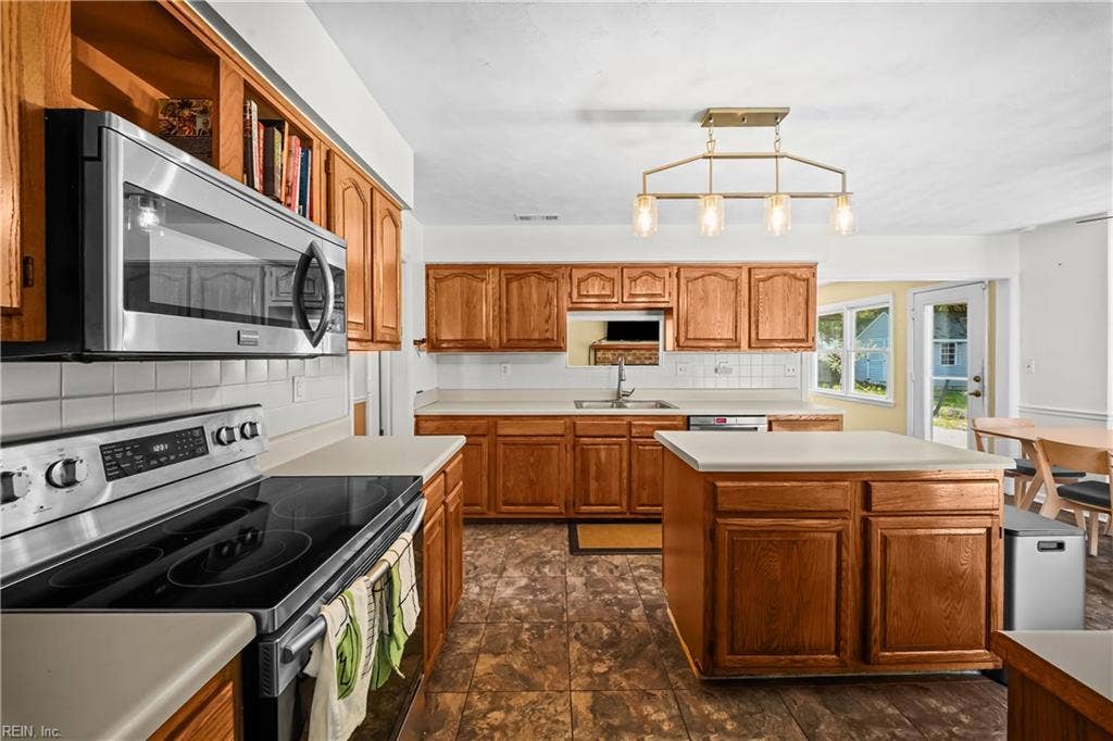 1489 Round Hill Drive, Virginia Beach, VA 23456