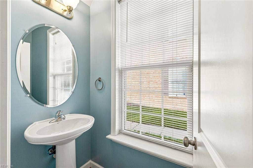 1117 Winsford Lane, Chesapeake, VA 23320 Half Bath