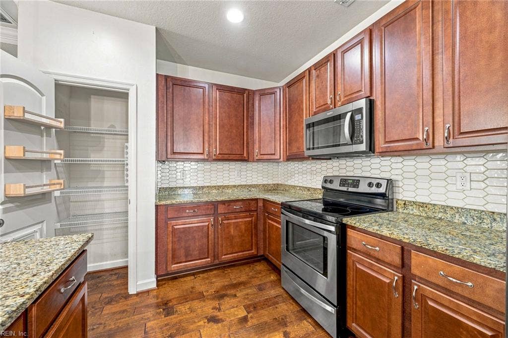 1117 Winsford Lane, Chesapeake, VA 23320 Kitchen