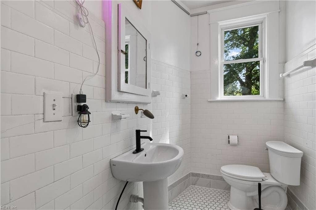 711 Pennsylvania Avenue, Norfolk, VA 23508 downstairs 1/2 bathroom