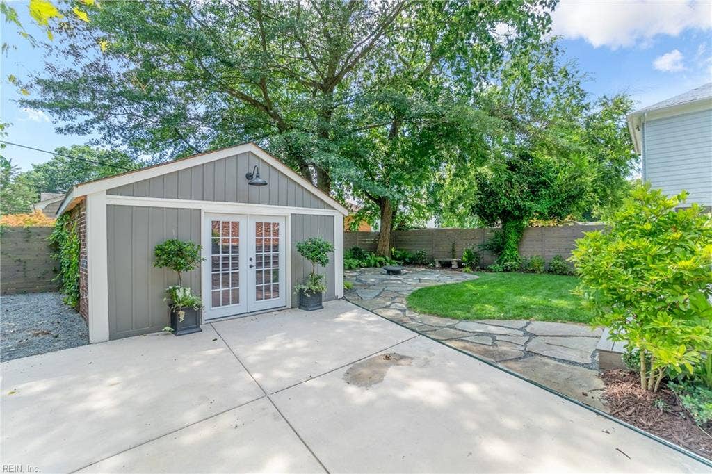 711 Pennsylvania Avenue, Norfolk, VA 23508 detached garage that can used as a studio, additional storage, gym, etc.