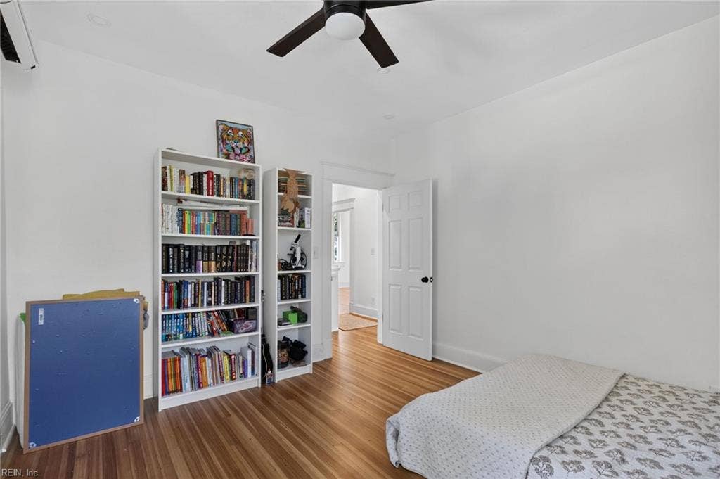 711 Pennsylvania Avenue, Norfolk, VA 23508 2nd floor bedroom