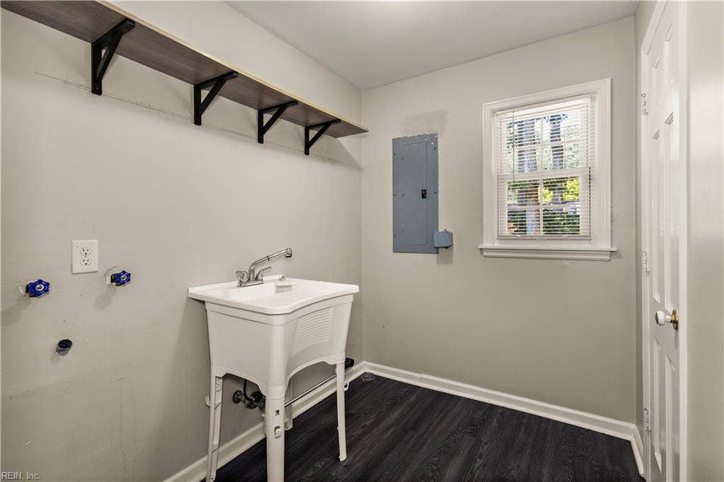 179 Corinthia Drive, Newport News, VA 23608 Utility Room
