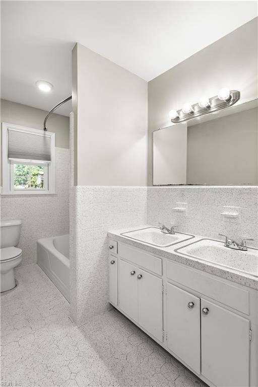 179 Corinthia Drive, Newport News, VA 23608 2nd Floor Bathroom