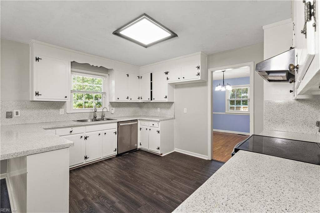 179 Corinthia Drive, Newport News, VA 23608 Kitchen