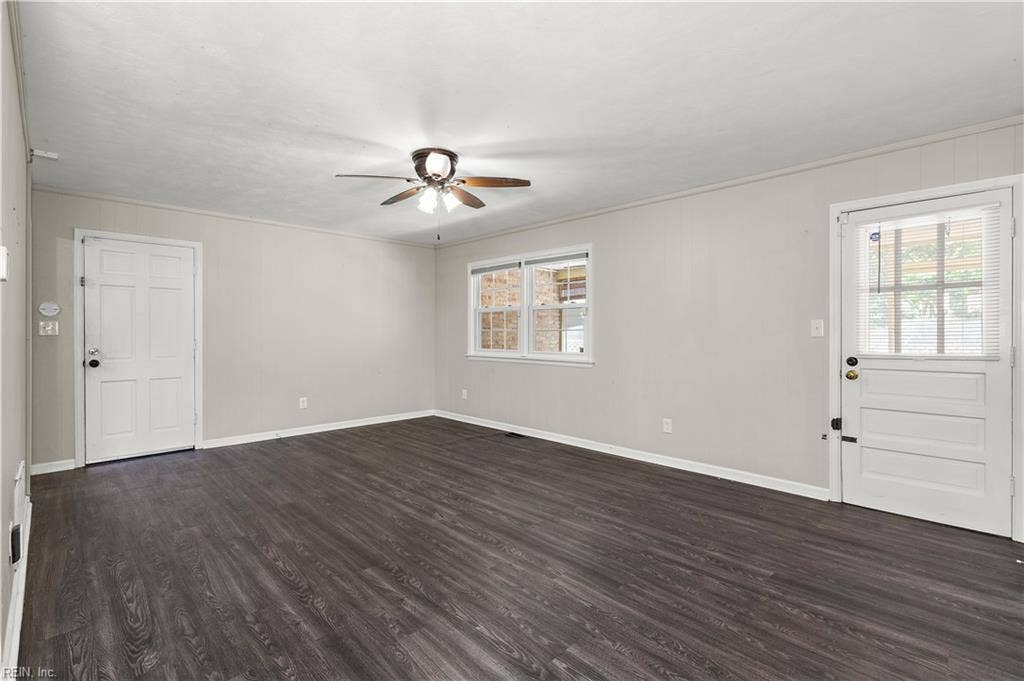 179 Corinthia Drive, Newport News, VA 23608 Family Room
