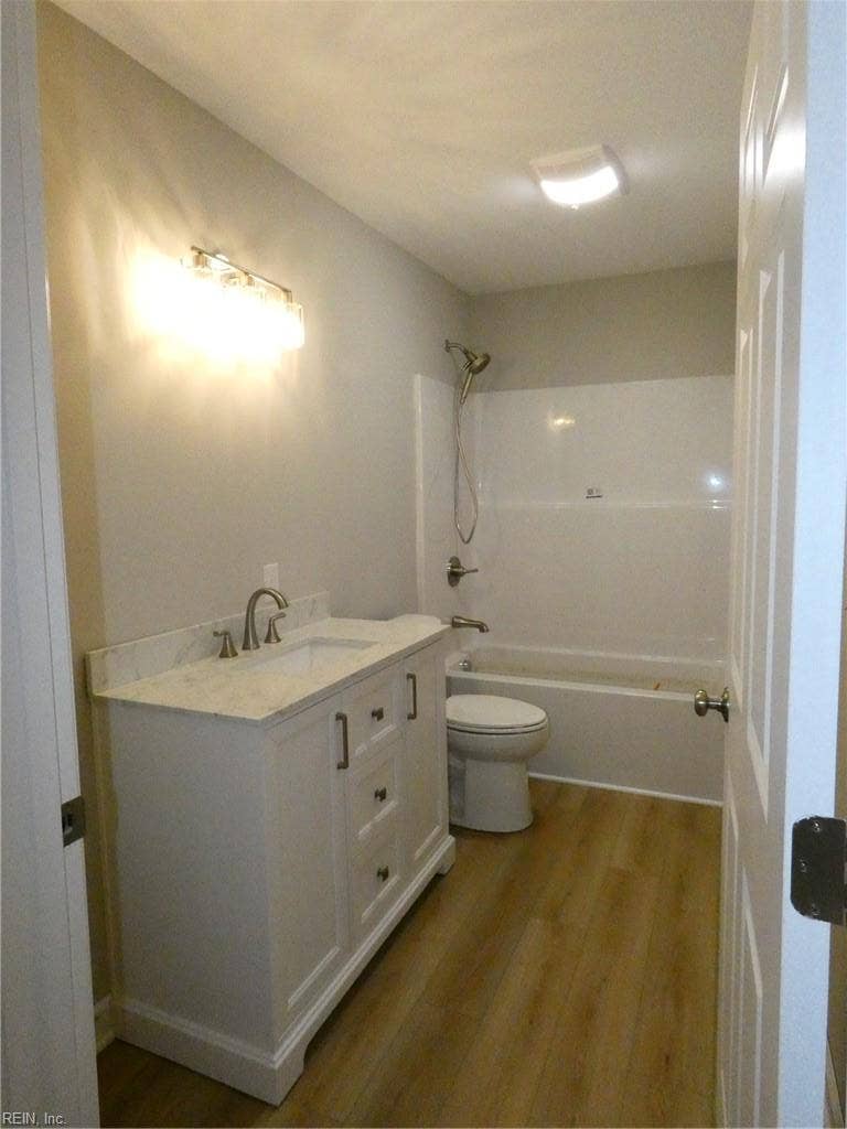 28 Dixie Drive, Dixie Estates, Dutton, VA 23050 Guest bath