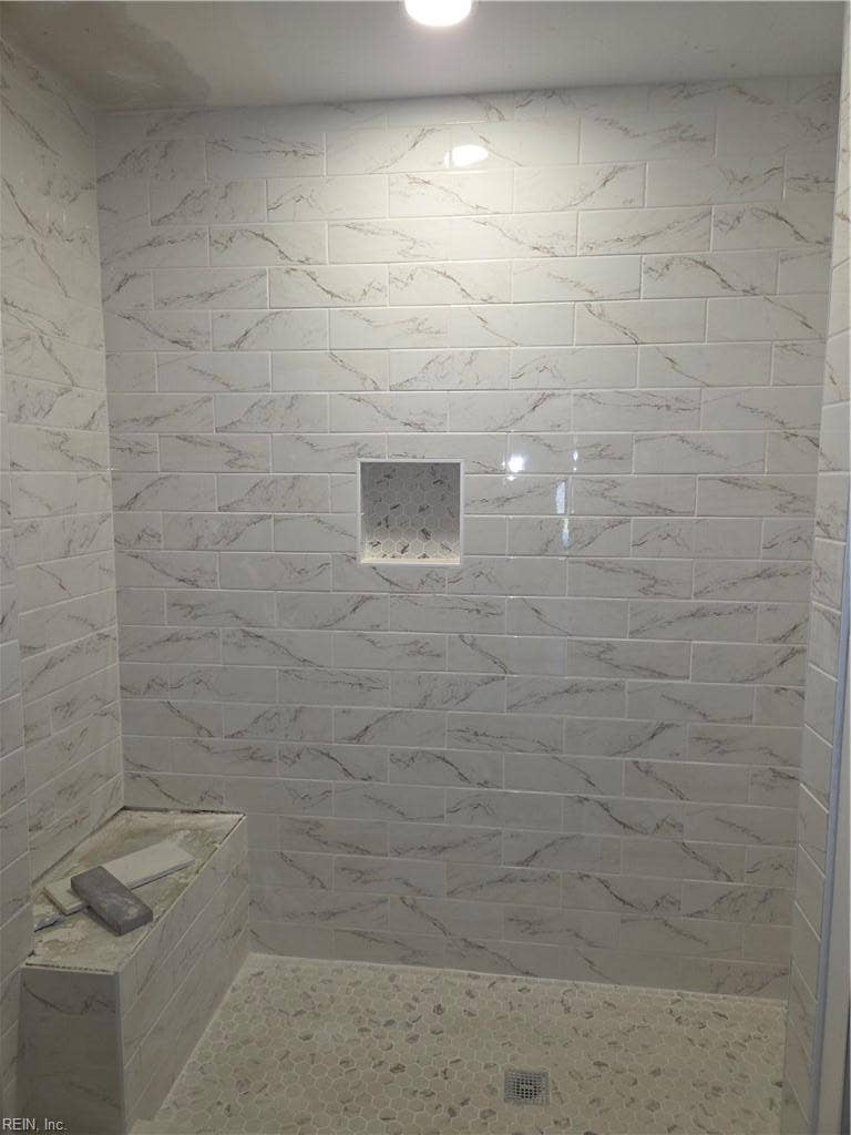 28 Dixie Drive, Dixie Estates, Dutton, VA 23050 Fabulous tile shower in primary bath