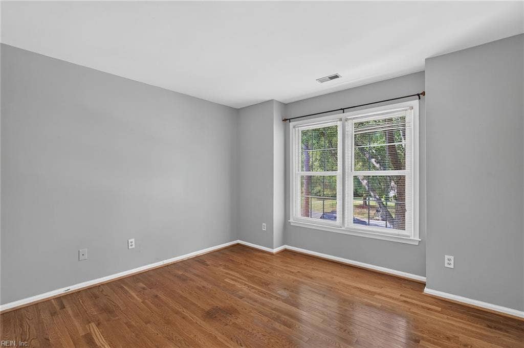 305 Clipper Creek Lane, Smithfield, VA 23430 305 Clipper Creek Lane, Smithfield, VA 23430