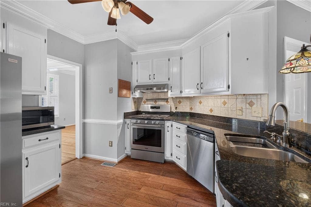 305 Clipper Creek Lane, Smithfield, VA 23430 305 Clipper Creek Lane, Smithfield, VA 23430