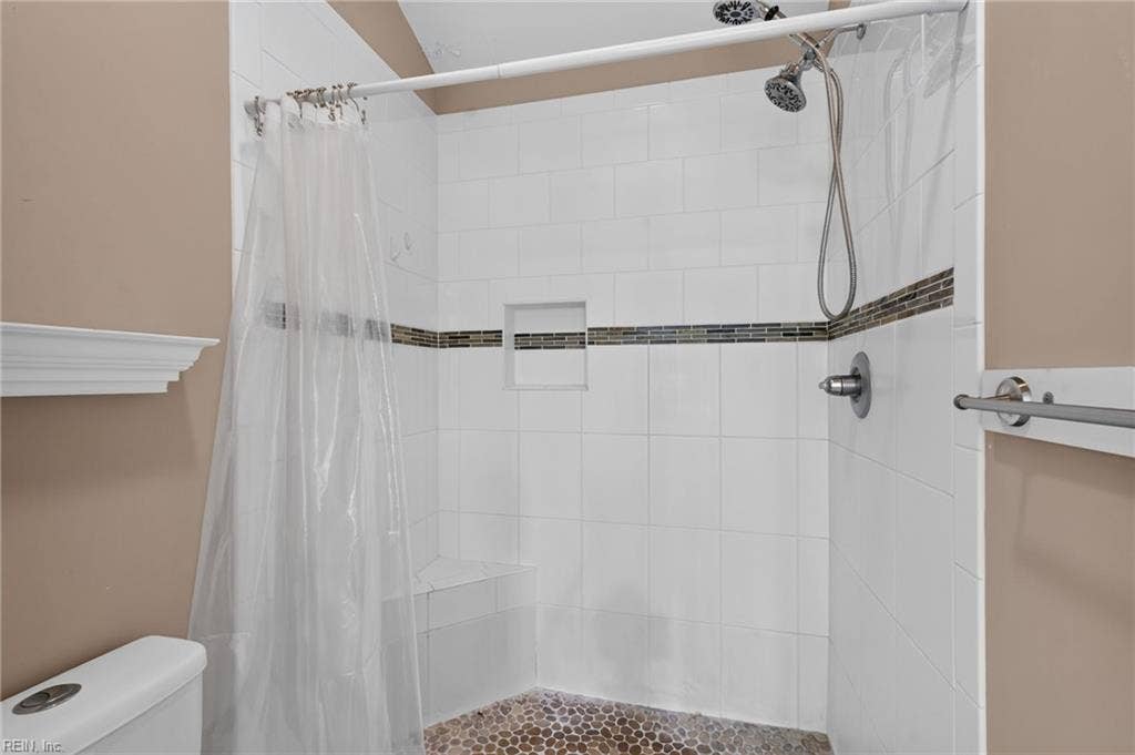 305 Clipper Creek Lane, Smithfield, VA 23430 305 Clipper Creek Lane, Smithfield, VA 23430