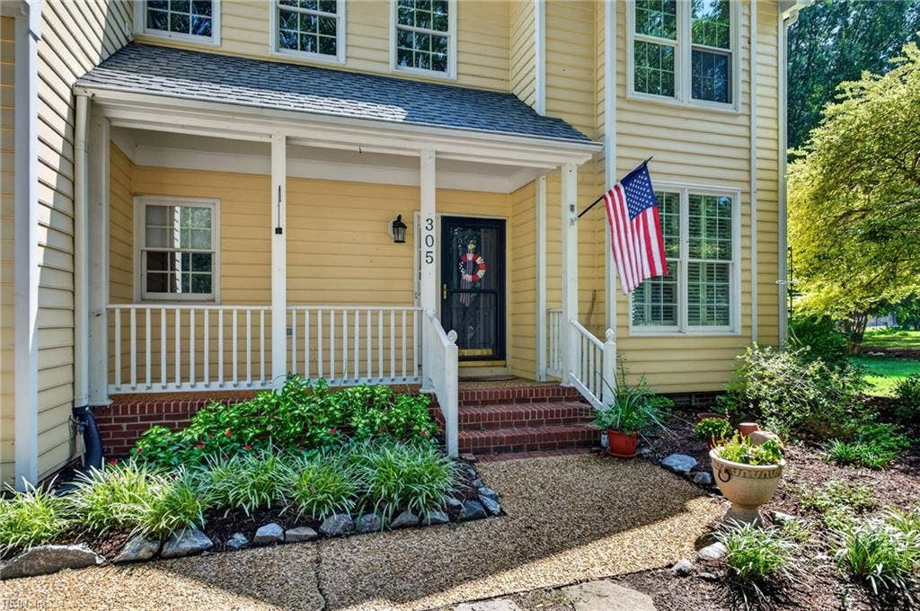 305 Clipper Creek Lane, Smithfield, VA 23430 305 Clipper Creek Lane, Smithfield, VA 23430