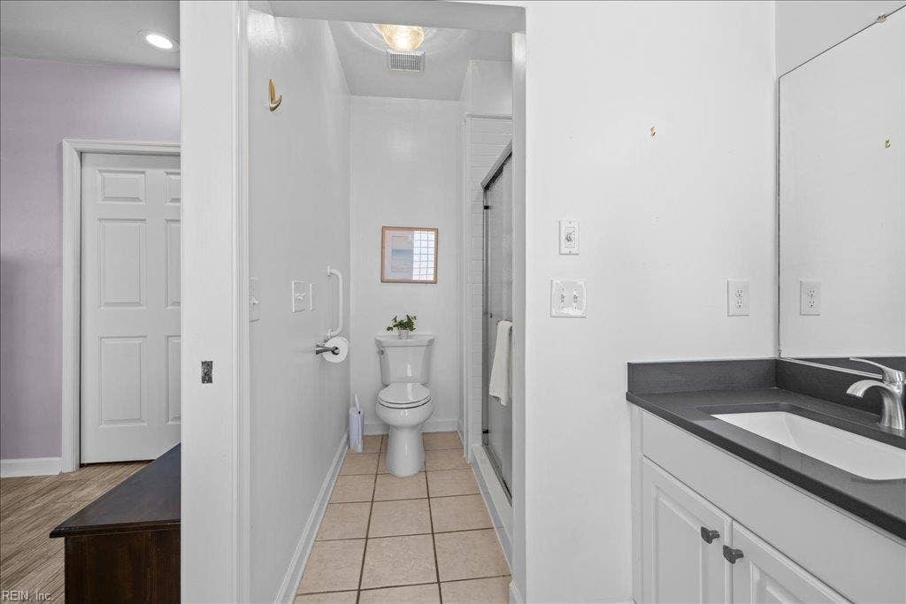 2300 Page Harbor Landing, #304, Virginia Beach, VA 23451 Primary Bathroom