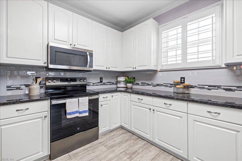 2300 Page Harbor Landing, #304, Virginia Beach, VA 23451 Kitchen