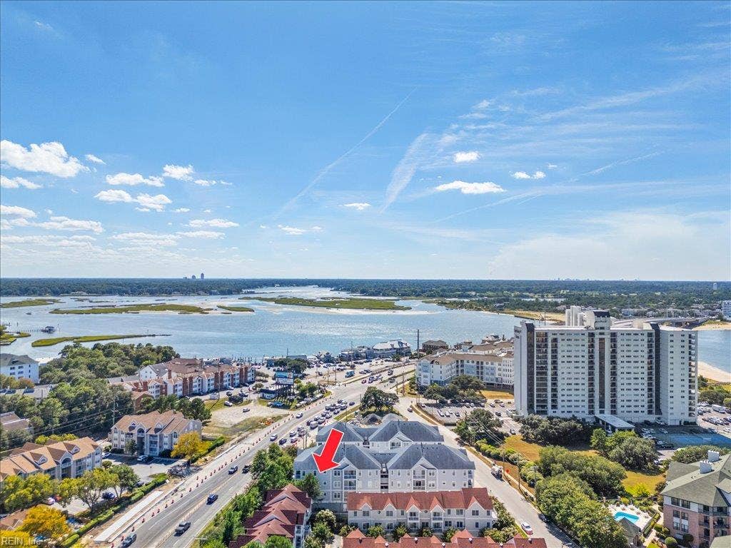 2300 Page Harbor Landing, #304, Virginia Beach, VA 23451 Close to all the Shore Drive things