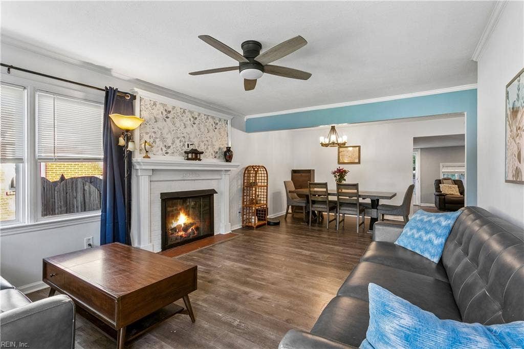 12 Markham Drive, Hampton, VA 23669 Living Room & Dining Room