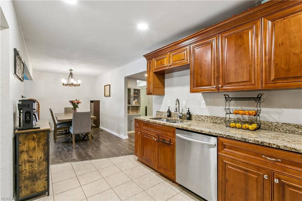 12 Markham Drive, Hampton, VA 23669 12 Markham Drive, Hampton, VA 23669