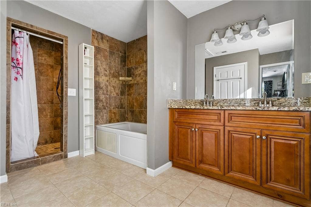 12 Markham Drive, Hampton, VA 23669 Primary Ensuite