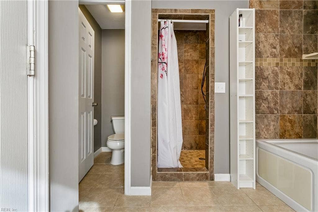 12 Markham Drive, Hampton, VA 23669 12 Markham Drive, Hampton, VA 23669