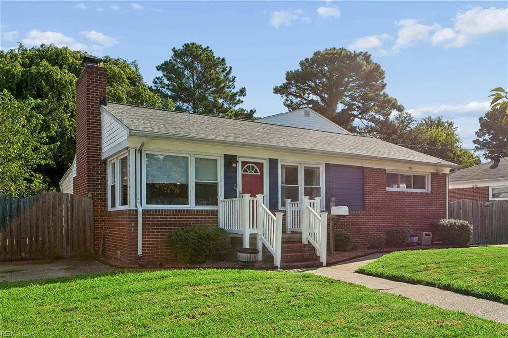 12 Markham Drive, Hampton, VA 23669 12 Markham Drive, Hampton, VA 23669