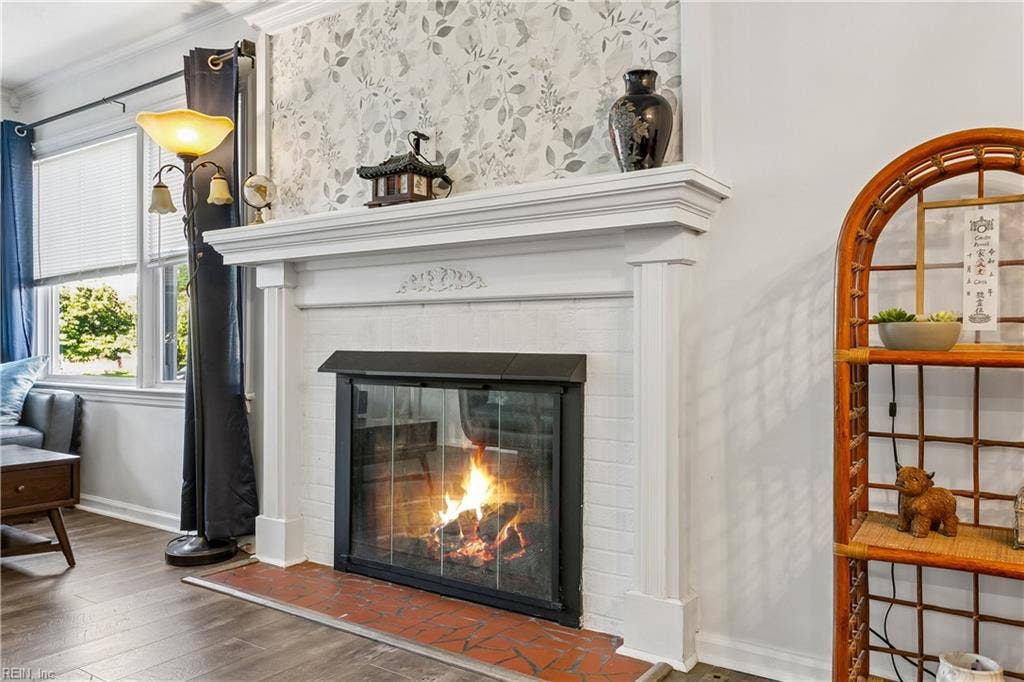 12 Markham Drive, Hampton, VA 23669 Gas Fireplace