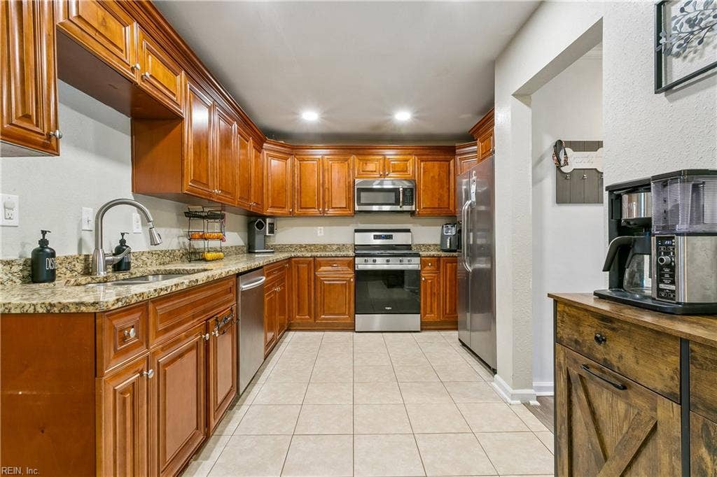 12 Markham Drive, Hampton, VA 23669 12 Markham Drive, Hampton, VA 23669