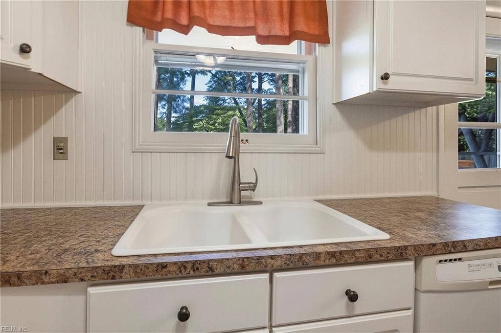 312 Thelmar Lane, Park Manor, Portsmouth, VA 23701 digitally decluttered